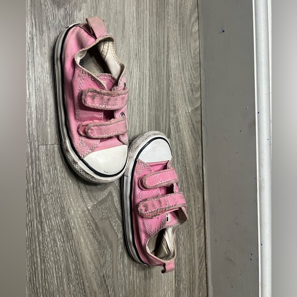 Girls pink converse - Picture 2 of 3